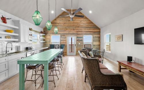 Flour Bluff House | Waterfront Retreat: Laguna Village Oasis with Pool & Views