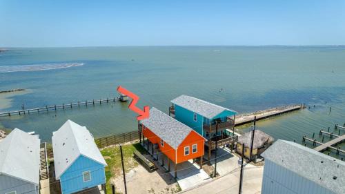Flour Bluff House | Waterfront Retreat: Laguna Village Oasis with Pool & Views