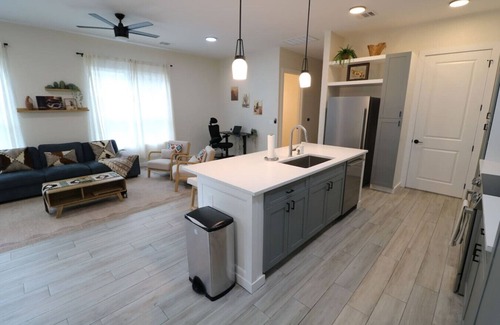 MLK House | 2 Western Homes – 6 King Beds