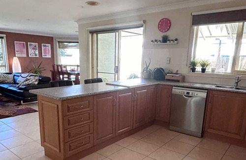 Torquay House | Beach Retreat in Torquay: Relaxation with Sauna & Golf