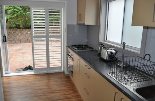 Frenchs Forest House | Cozy 2-Bedroom House with Ocean View & Private Entrance