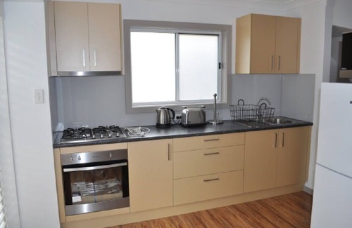 Frenchs Forest House | Cozy 2-Bedroom House with Ocean View & Private Entrance