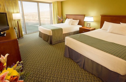 Laughlin Hotel | Riverview Rooms with Pool Access at Aquarius Casino Resort