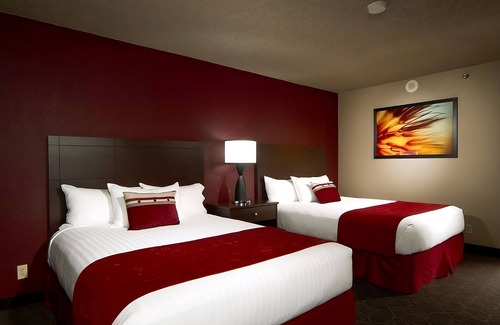 Laughlin Hotel | Exciting Getaway: Comfortable Units with Dining & Gambling