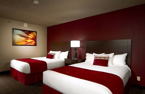 Laughlin Hotel | Exciting Getaway: Comfortable Units with Dining & Gambling