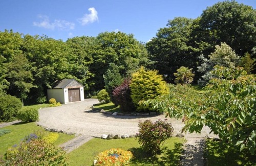Castlemorris House | Discover 2 Yr Hen Felin: Oceanfront & Pet Friendly Retreat