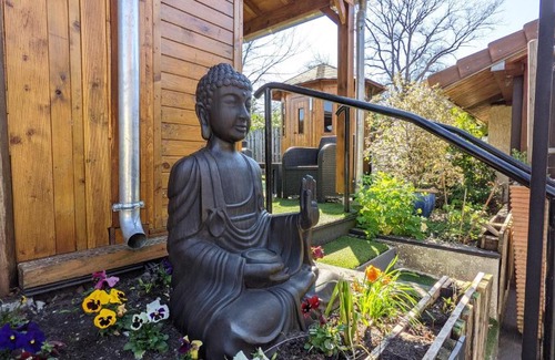 Coye-la-Foret Bed & Breakfast | Relax at 2 Zen Détente: Breakfast and Hot Tub Await