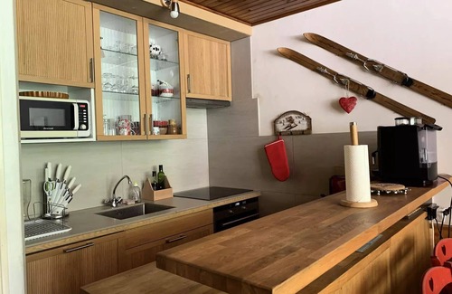 Pra Loup Apartment | Cozy Residence Chamois: Ideal for 6 with Spa & Kitchen