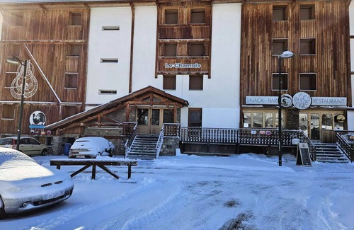 Pra Loup Apartment | Cozy Residence Chamois: Ideal for 6 with Spa & Kitchen