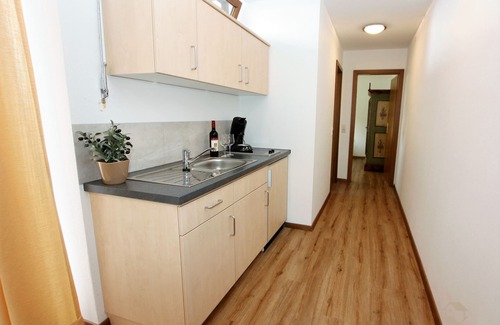 Uehlingen-Birkendorf Apartment | 10/10 Rated 2-Zimmer-Apartment with Kitchen & Breakfast