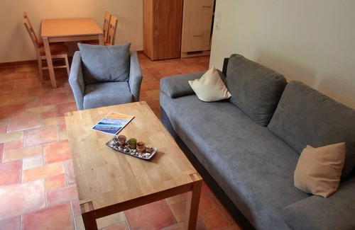 Gelbensande Apartment | Cozy 2-Bedroom Apartment for Families with Garden Access