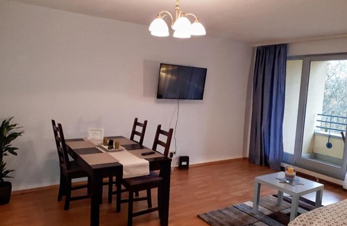 Zentrum-Sued Apartment | Family-Friendly 2-Bedroom Apartment with Sunny Balcony