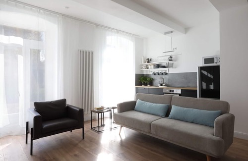Sudenburg Apartment | Two-Bedroom Terrace Near Uniklinik in MD Sudenburg