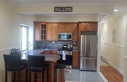 Queens Apartment | Comfortable Quality Cribs: Family-Friendly & Pet Welcoming