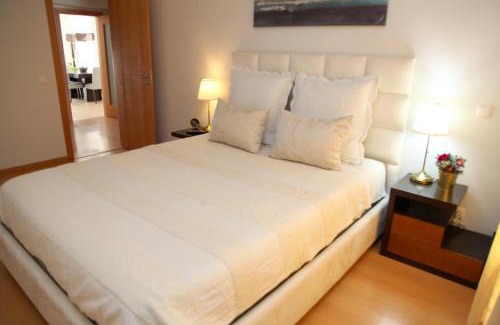 Sao Bartolomeu de Messines Apartment | Family-Friendly Retreat at 20 da Vila with Terrace
