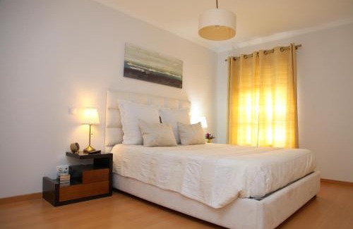 Sao Bartolomeu de Messines Apartment | Family-Friendly Retreat at 20 da Vila with Terrace