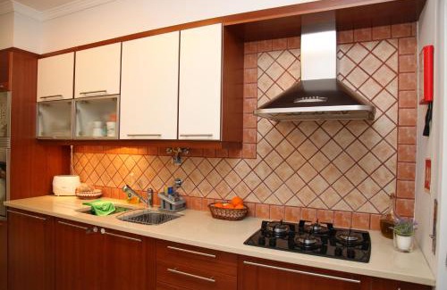 Sao Bartolomeu de Messines Apartment | Family-Friendly Retreat at 20 da Vila with Terrace