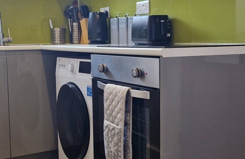 Exeter Apartment | Cozy Hideaway Studio Apartment - Pet Friendly & Breakfast Included