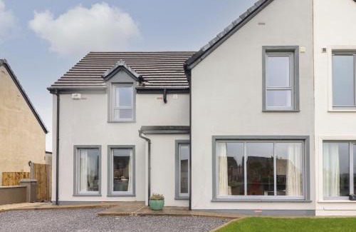 Fenit House | Discover Family-Friendly Comfort at 20 Lighthouse Village