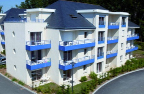 Plescop Apartment | Welcoming Ker Goh Lenn ST2G with Ocean View & Pool