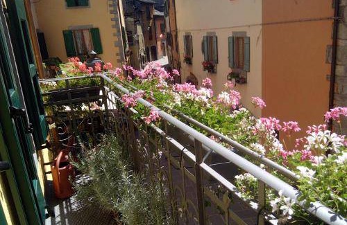 Fiumalbo Bed & Breakfast | Cozy Bed and Breakfast for 3 with Pet-Friendly Spa