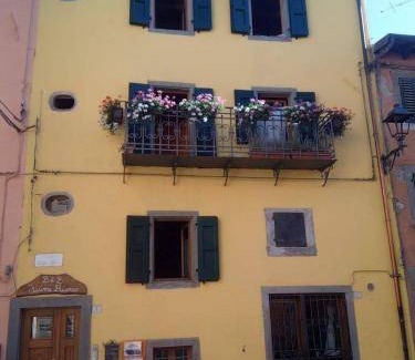 Fiumalbo Bed & Breakfast | Cozy Bed and Breakfast for 3 with Pet-Friendly Spa