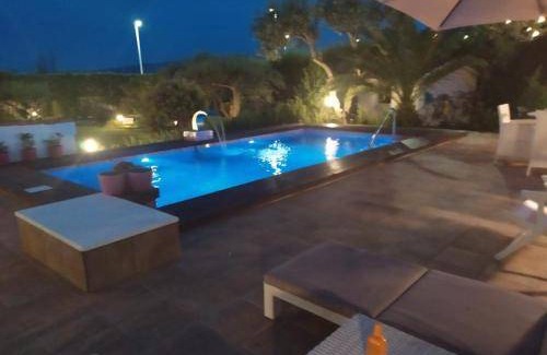 Gandia Bed & Breakfast | Cozy Bed and Breakfast with Pool for Two Guests
