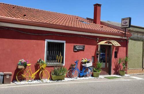 Cabras Bed & Breakfast | Cozy Bed and Breakfast with Kitchen & Pet-Friendly Access