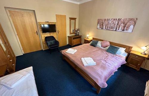 Kutna Hora Bed & Breakfast | Cozy Bed and Breakfast for 3 with Kitchen Amenities