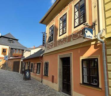 Kutna Hora Bed & Breakfast | Cozy Bed and Breakfast for 3 with Kitchen Amenities