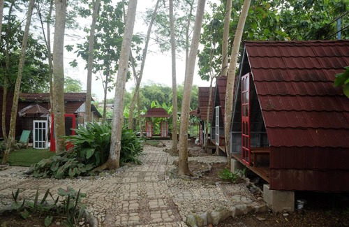 Kebumen Hotel | Cozy 5-Star Hotel for Up to 3 Guests - Highly Rated Stay!