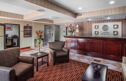 Griffin Hotel | Family-Friendly Hotel with Pool & Kitchen for 10 Guests