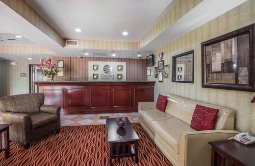 Griffin Hotel | Family-Friendly Hotel with Pool & Kitchen for 10 Guests