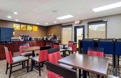 Griffin Hotel | Family-Friendly Hotel with Pool & Kitchen for 10 Guests
