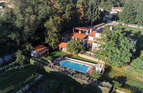 Avber House | Cozy 1-Bedroom House with Pool for Up to 4 Guests