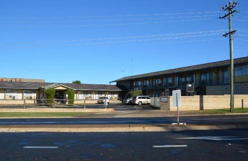 Forbes Hotel | Cozy Motel for 4 Guests with Pool Access