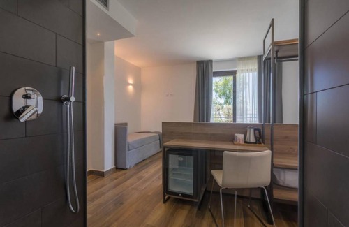 Moniga del Garda Resort | Cozy Private Room with Lake View for 3 Guests
