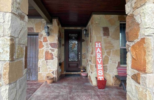 Imperial Valley House | Convenient Stay Near Downtown Austin with Pool & Spa
