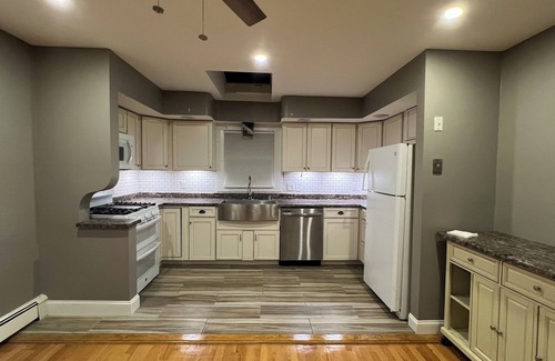 Lyndhurst Apartment | Convenient NYC Weekend Getaway Near American Dream!