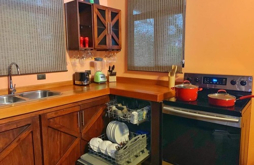 Los Angeles House | Family-Friendly Retreat Near La Fortuna with Birdwatching Porch