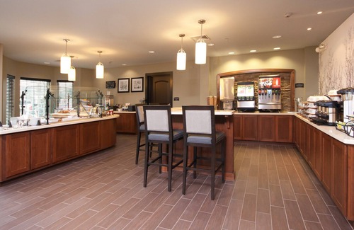 Amherst Apartment | Convenient Getaway Near Niagara Falls with Free Breakfast