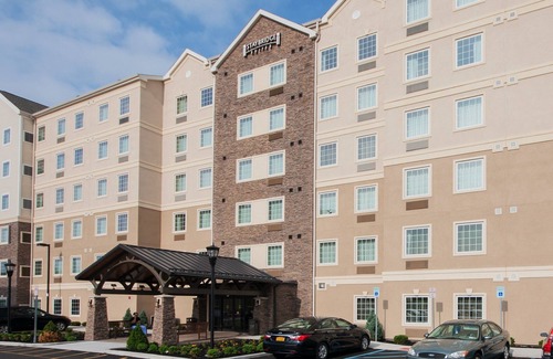 Amherst Apartment | Convenient Getaway Near Niagara Falls with Free Breakfast