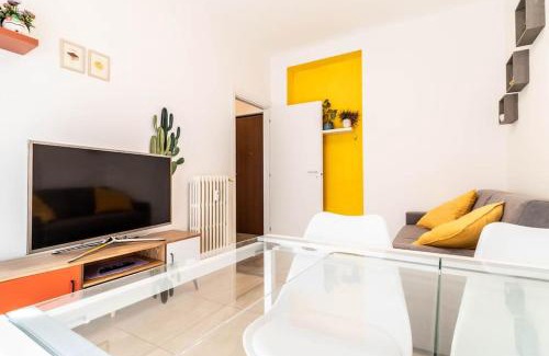 Rondo - Torretta Apartment | Convenient Milano Smart Apartment Just 20 Minutes from Duomo