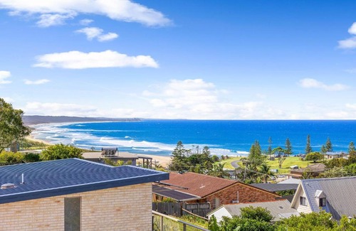 Dalmeny House | Family-Friendly Retreat at 20 Mummaga Way, Dalmeny
