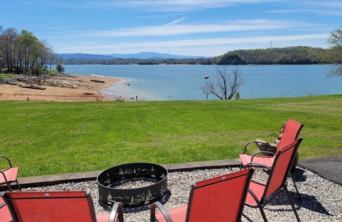Dandridge Cabin | Discover a Peaceful Lakefront Retreat with Mountain Views