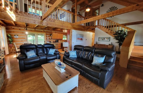 Dandridge Cabin | Unwind at Lake View Retreat with Spa and Breakfast Included