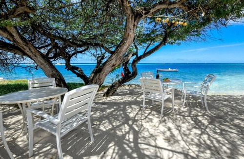 Savaneta House | Exclusive Beachside One-Bedroom Suite with Oceanfront Views