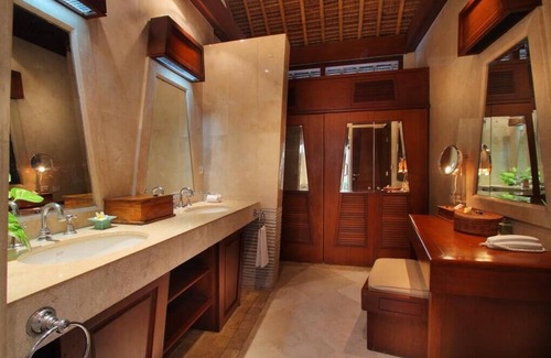 Downtown Kuta Hotel | Beach View Mystery Room at Kuta Beach with Breakfast for Two