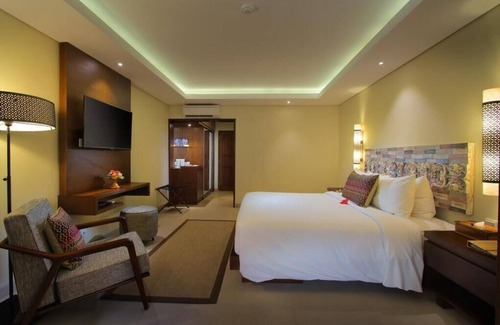 Downtown Kuta Hotel | Beach View Mystery Room at Kuta Beach with Breakfast for Two