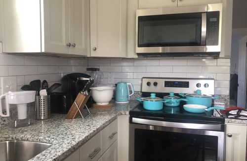 Norfolk Apartment | Book Your Stay: 5-Min Walk to Beach, Family-Friendly Retreat